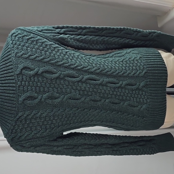 🙋🏻Green sweater💚 - Picture 4 of 5